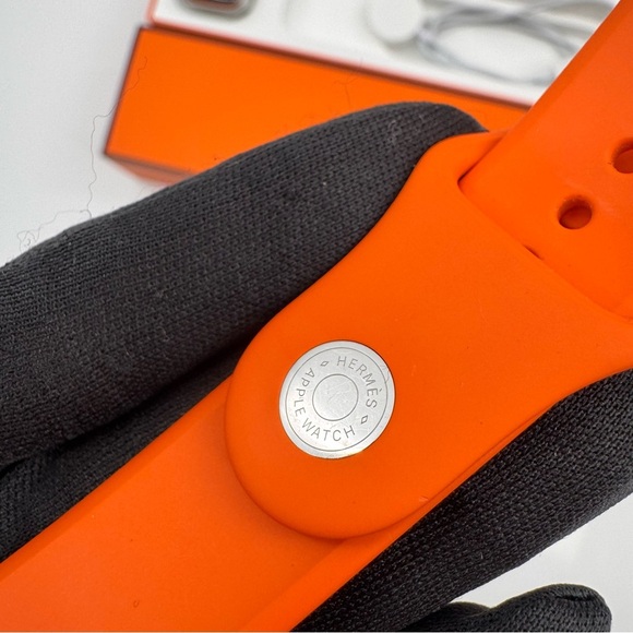 Apple Watch Hermes Series 5 44mm - Picture 3 of 9